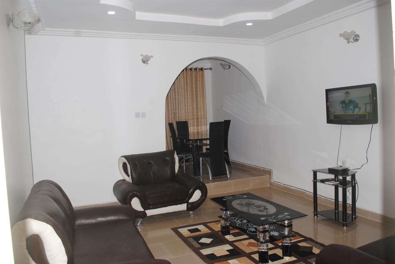 Wynnas Serviced Apartments Benin-Stadt Exterior foto
